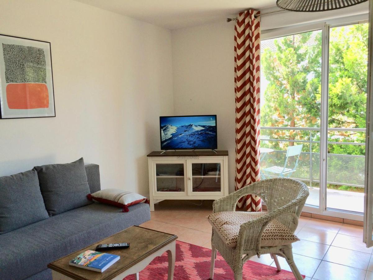 Helvetia Apartment โทนง-เลส์-แบงส์ ภายนอก รูปภาพ